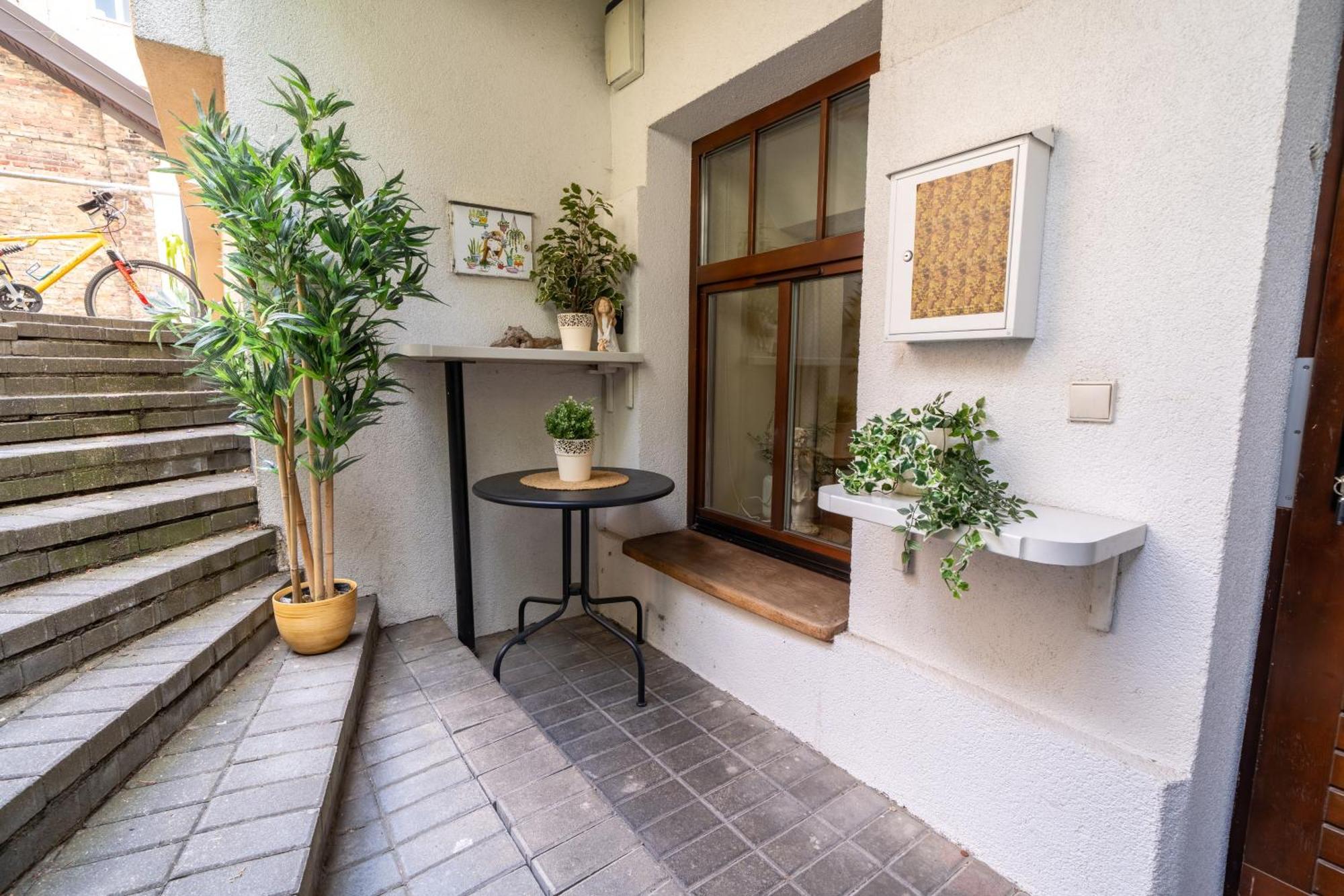 Cozy Suite With Inner Yard 维尔纽斯 外观 照片